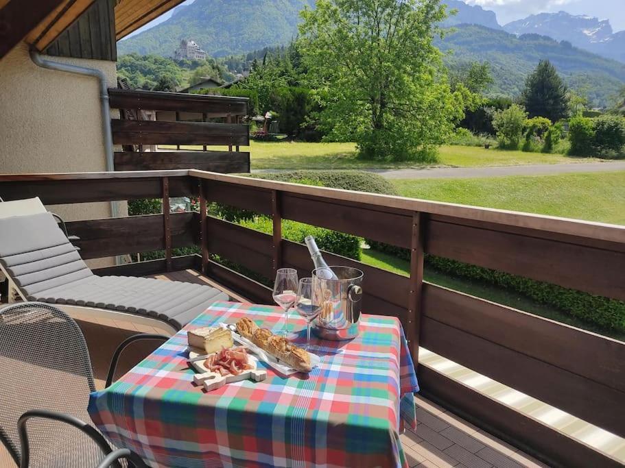 Bel Appartement Au Calme A 5 Minutes Du Village Menthon-Saint-Bernard Luaran gambar